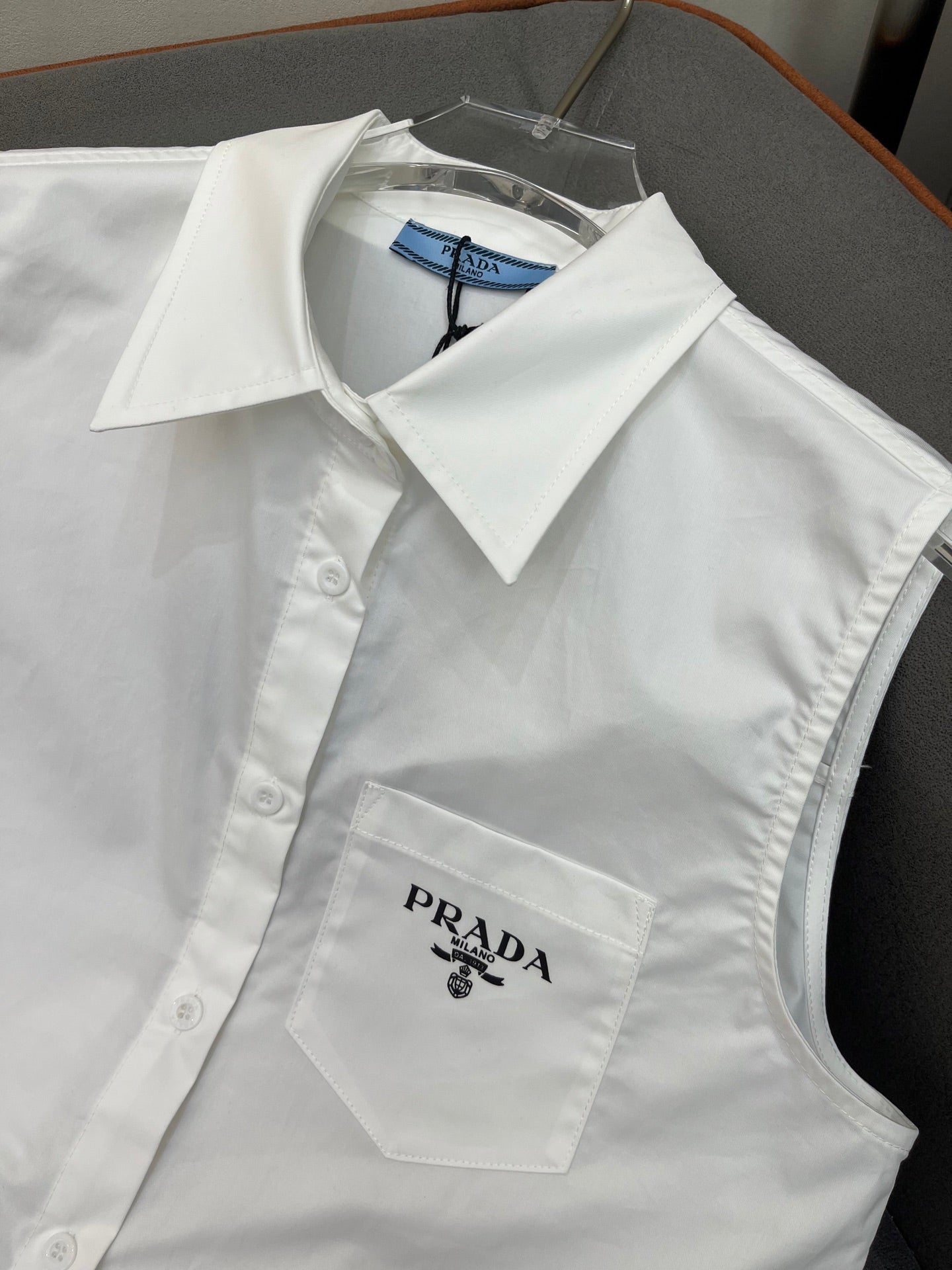 WHITE SLEEVELESS BUTTON-UP SHIRT