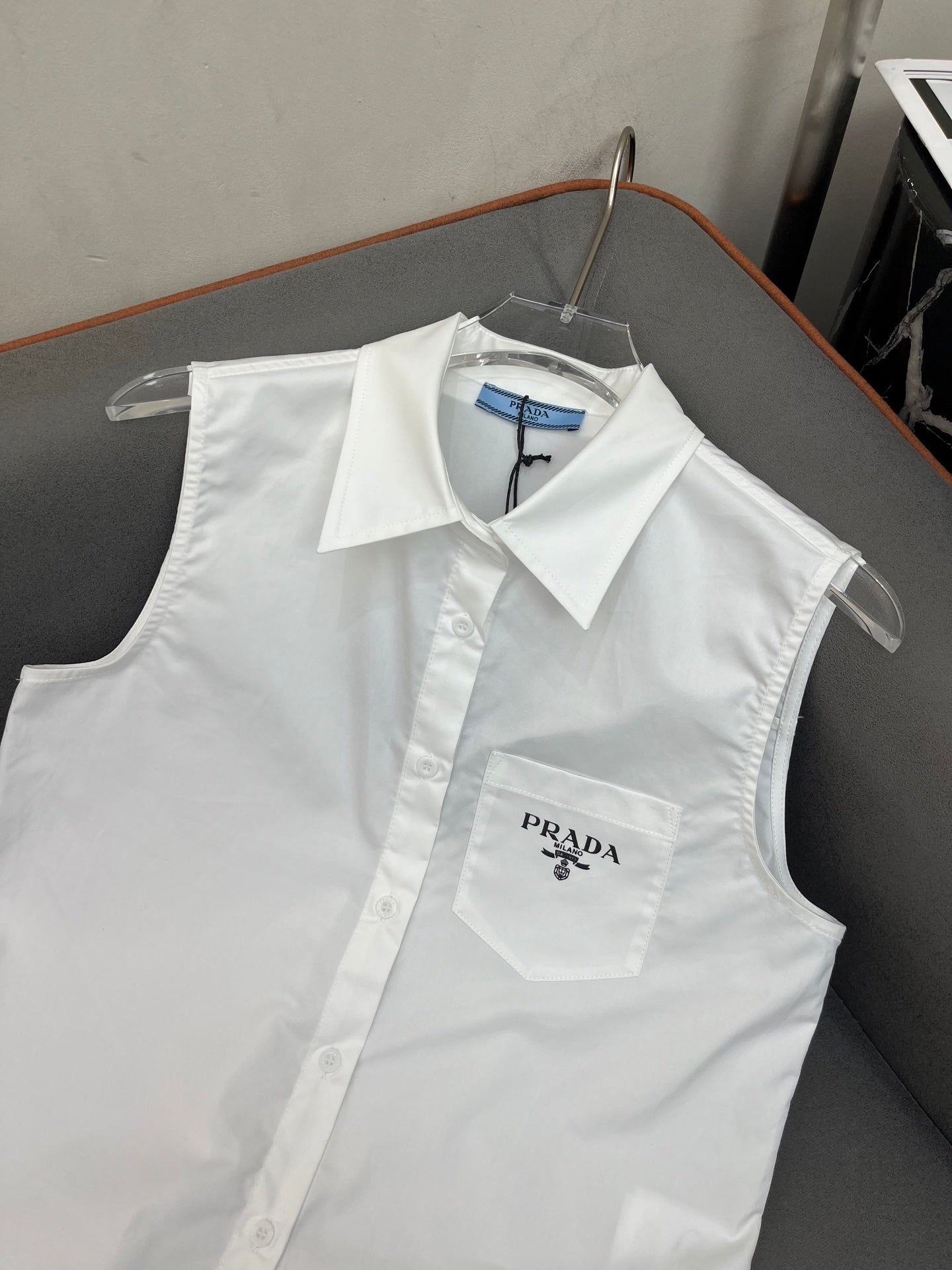 WHITE SLEEVELESS BUTTON-UP SHIRT