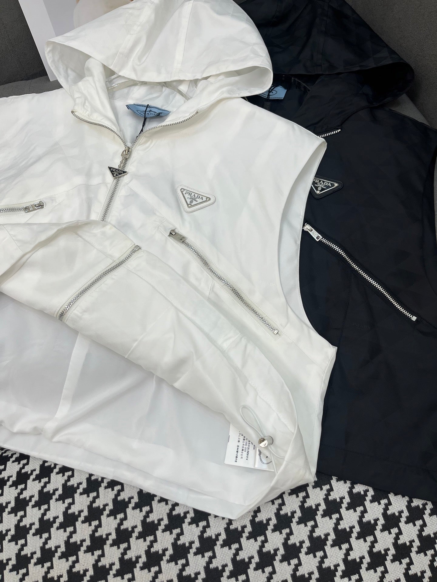 SLEEVELESS HOODIE AND SHORTS JACQUARD FABRIC 266715