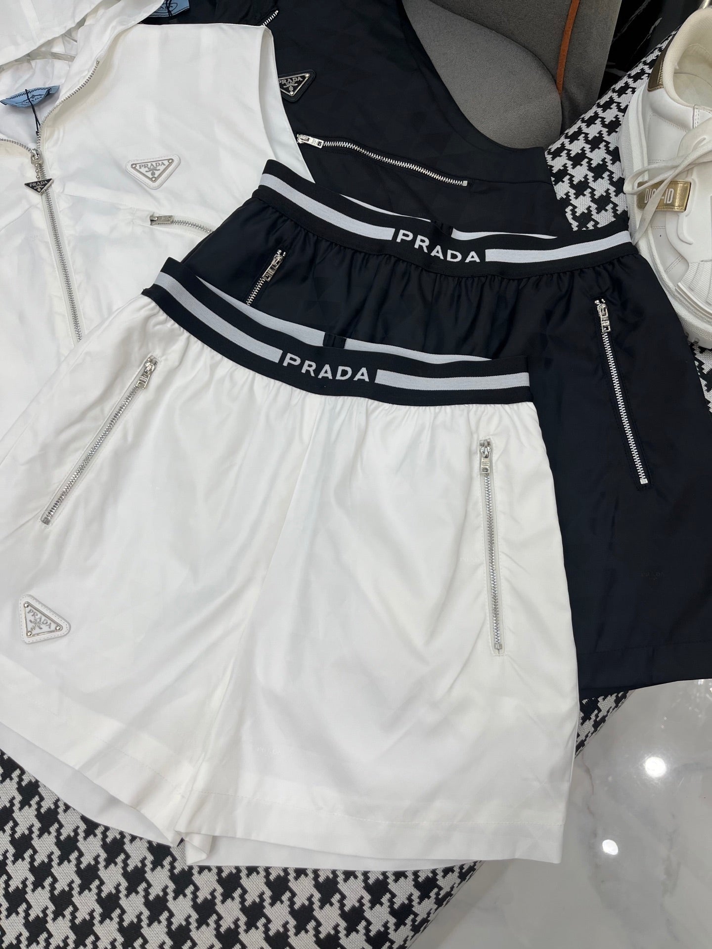 SLEEVELESS HOODIE AND SHORTS JACQUARD FABRIC 266715