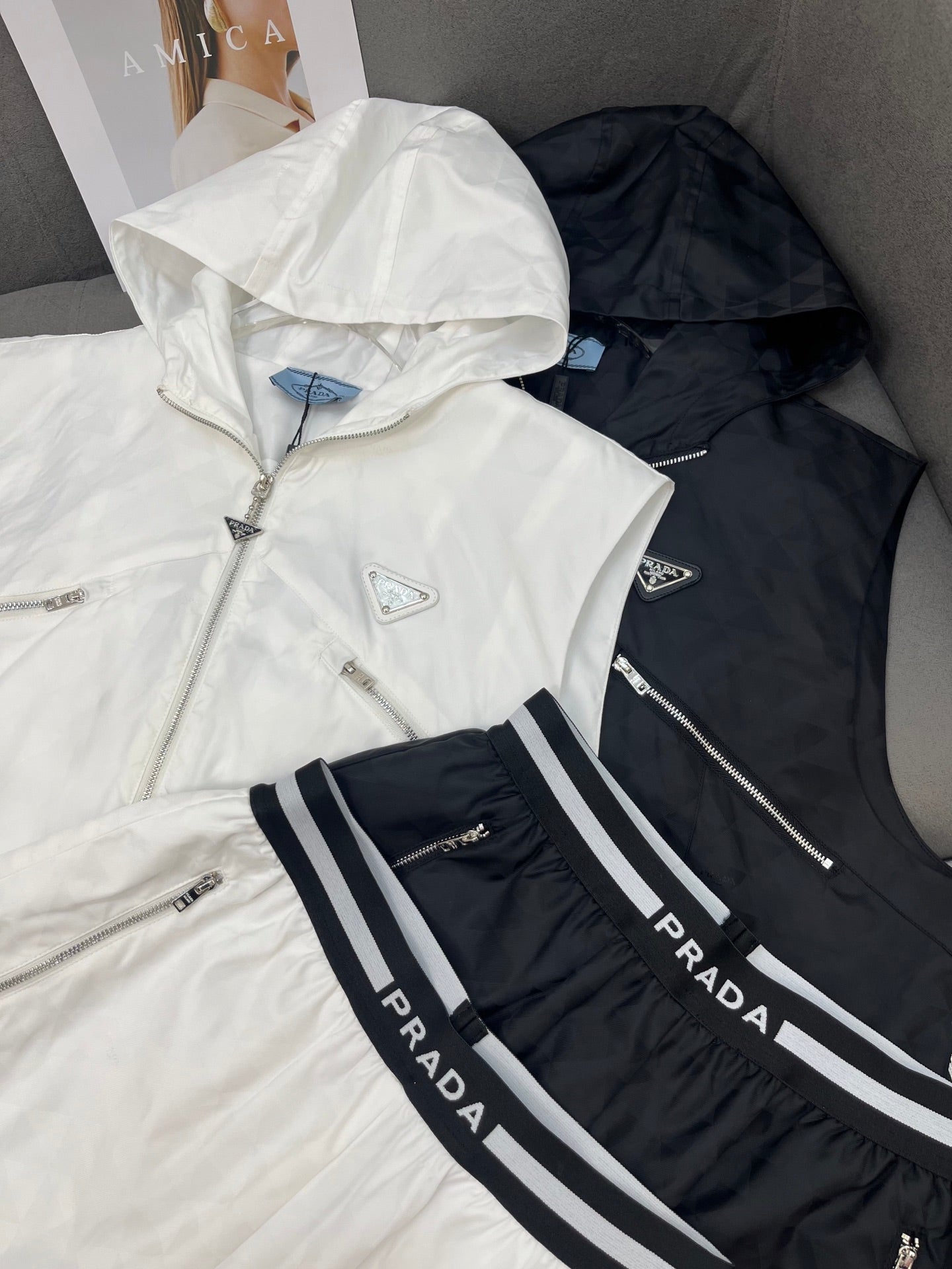 SLEEVELESS HOODIE AND SHORTS JACQUARD FABRIC 266715