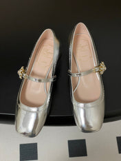 TRÈS VIVIER MARY JANE PUMPS IN SILVER PATENT CALFSKIN