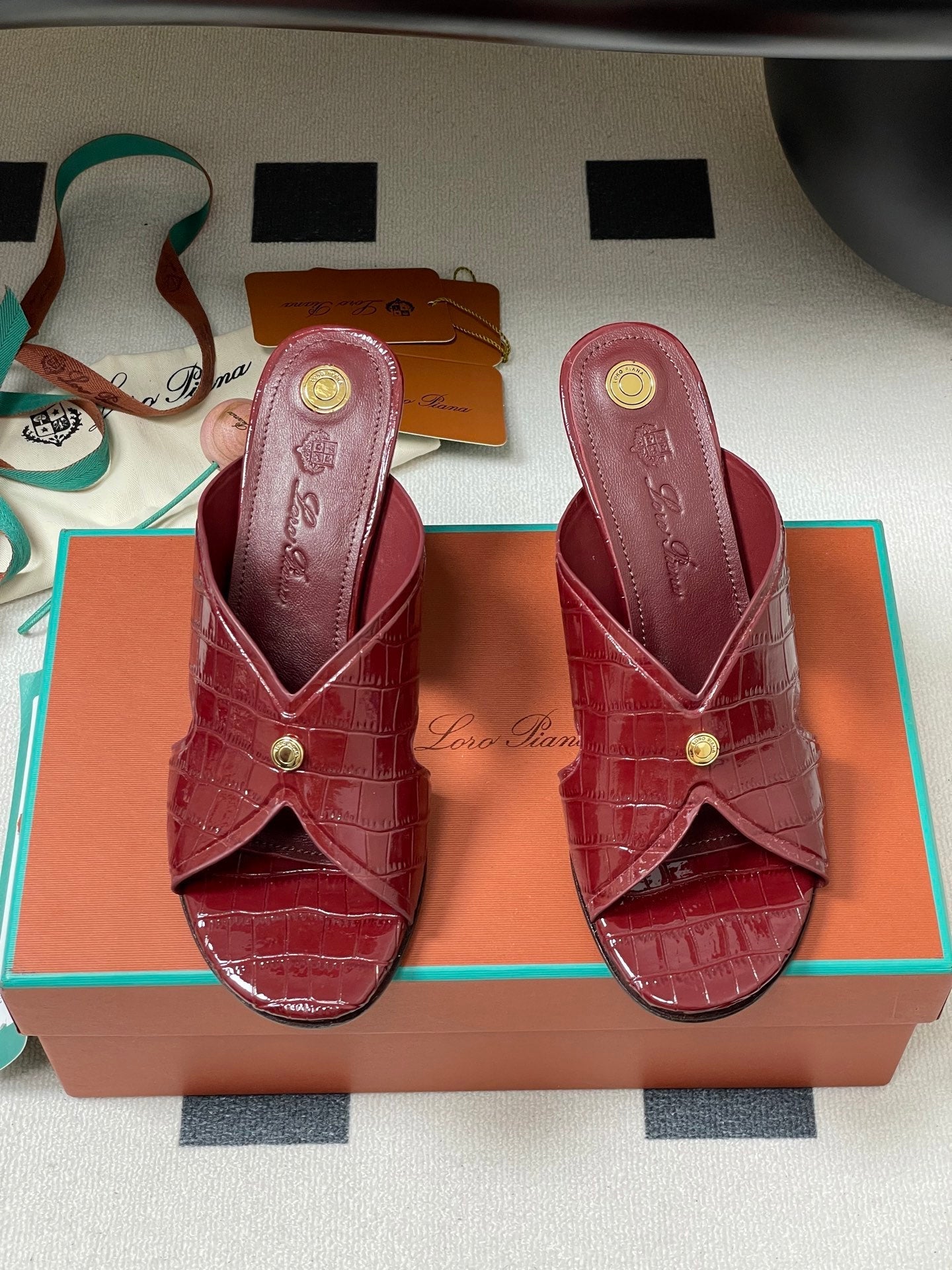 HIGH HEELS 80 MM IN RED CALFSKIN SNAKE EMBOSSING