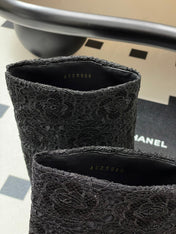 CC FLORAL BOOTS 60MM IN BLACK CALFSKIN WITH GOLD CHAIN