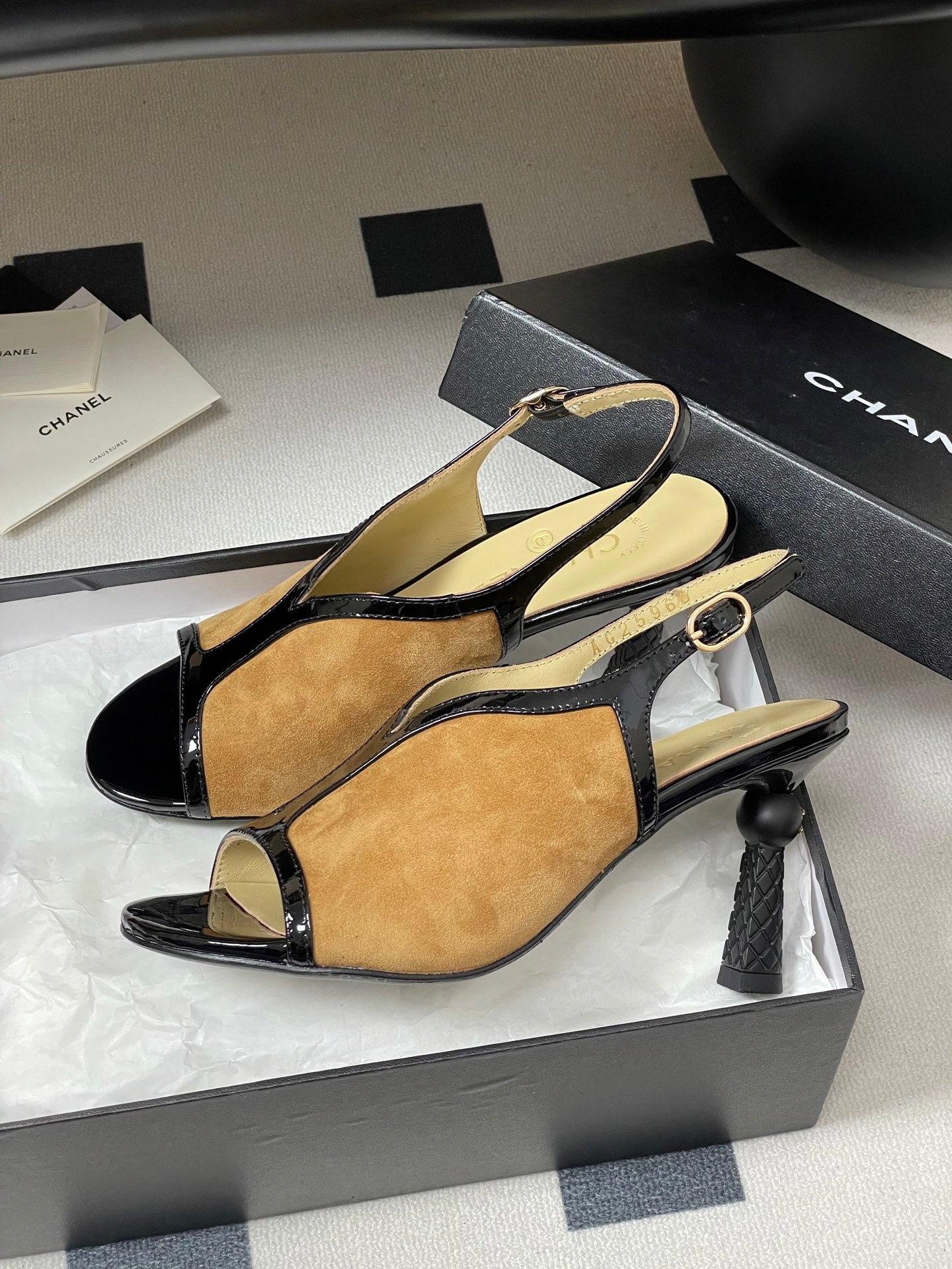 CC HIGH HEELS 85MM IN BROWN AND BLACK SUEDE