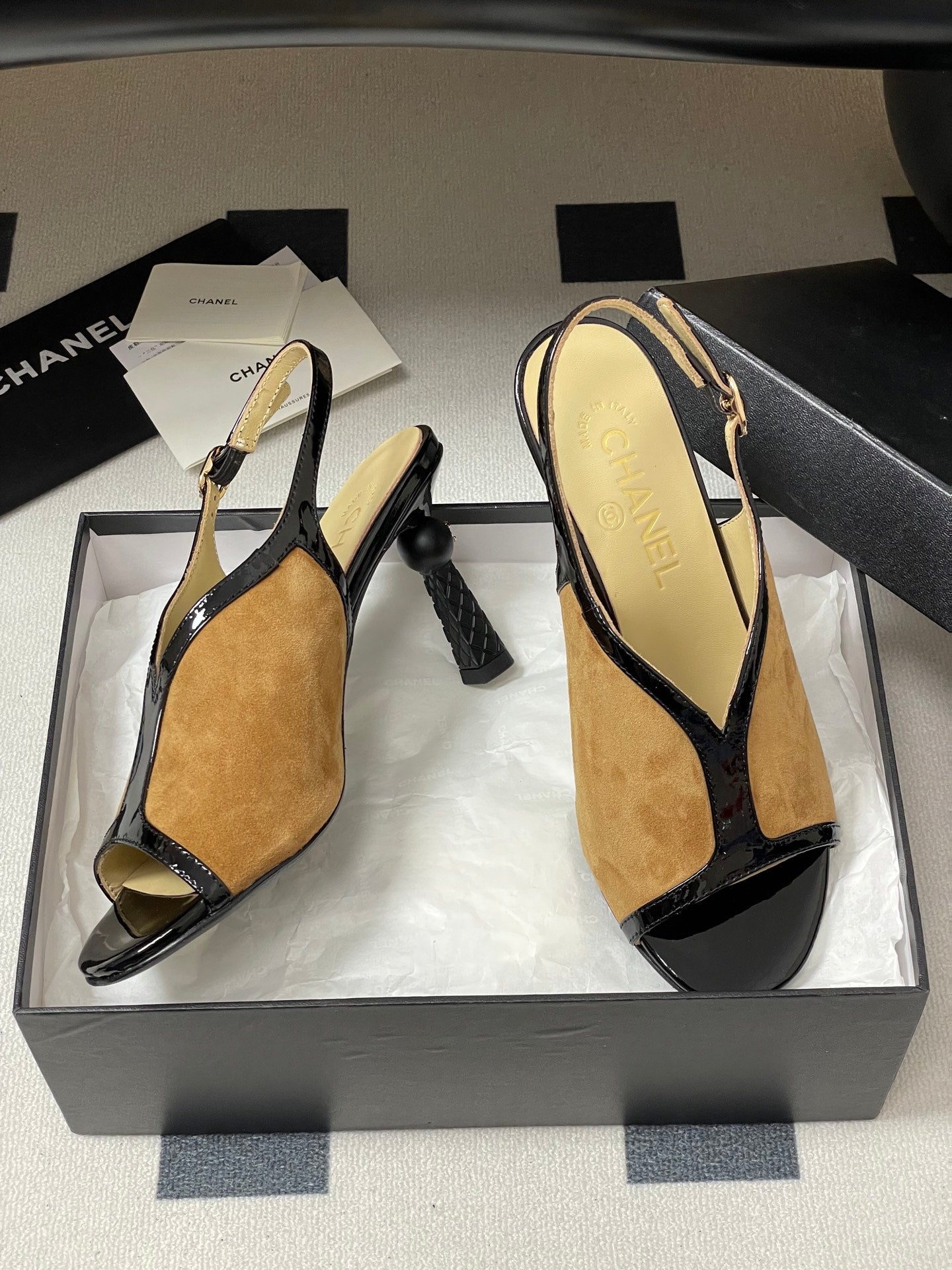 CC HIGH HEELS 85MM IN BROWN AND BLACK SUEDE