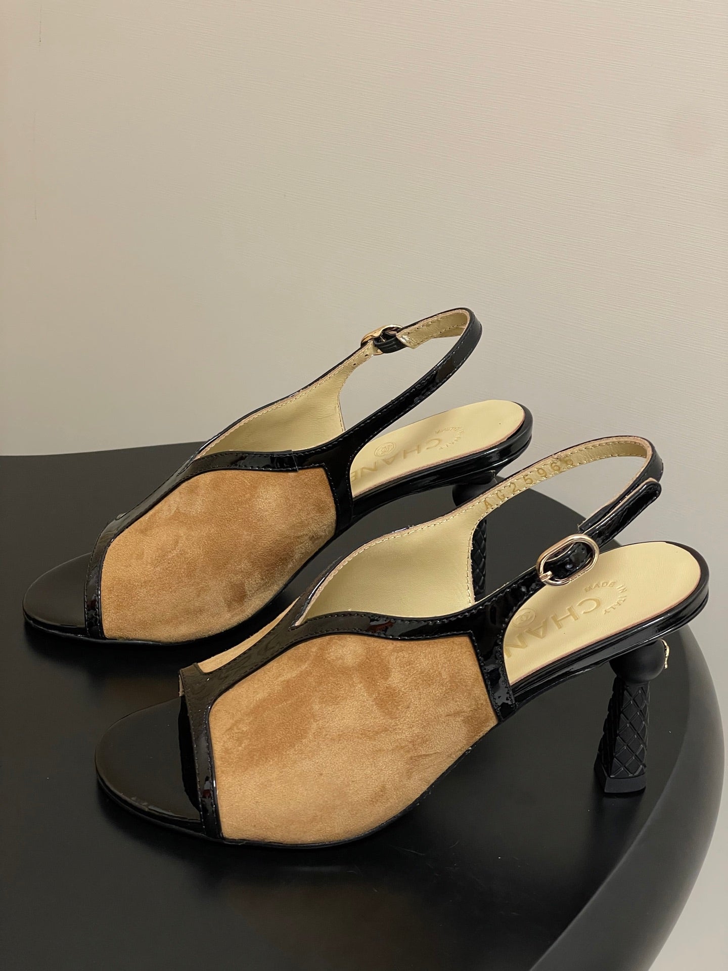 CC HIGH HEELS 85MM IN BROWN AND BLACK SUEDE