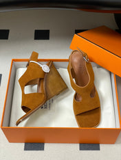 HM 25S KALYA WEDGE SANDAL 100 MM IN BROWN SUEDE