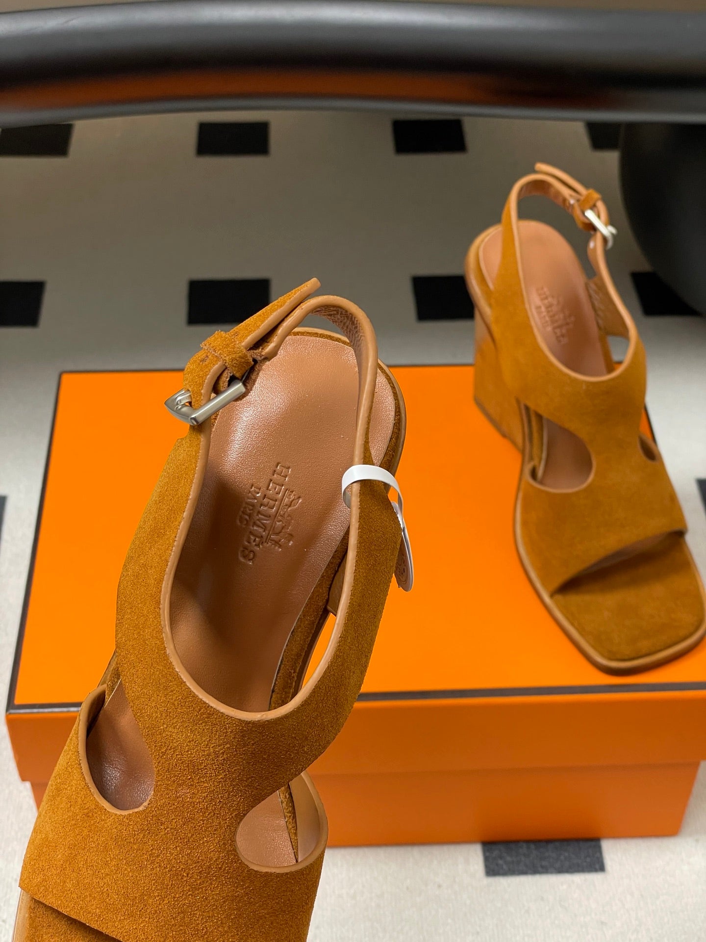 HM 25S KALYA WEDGE SANDAL 100 MM IN BROWN SUEDE