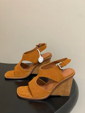 HM 25S KALYA WEDGE SANDAL 100 MM IN BROWN SUEDE