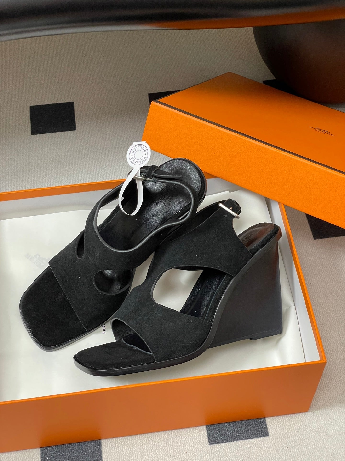 HM 25S KALYA WEDGE SANDAL 100 MM IN BLACK SUEDE