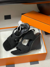 HM 25S KALYA WEDGE SANDAL 100 MM IN BLACK SUEDE