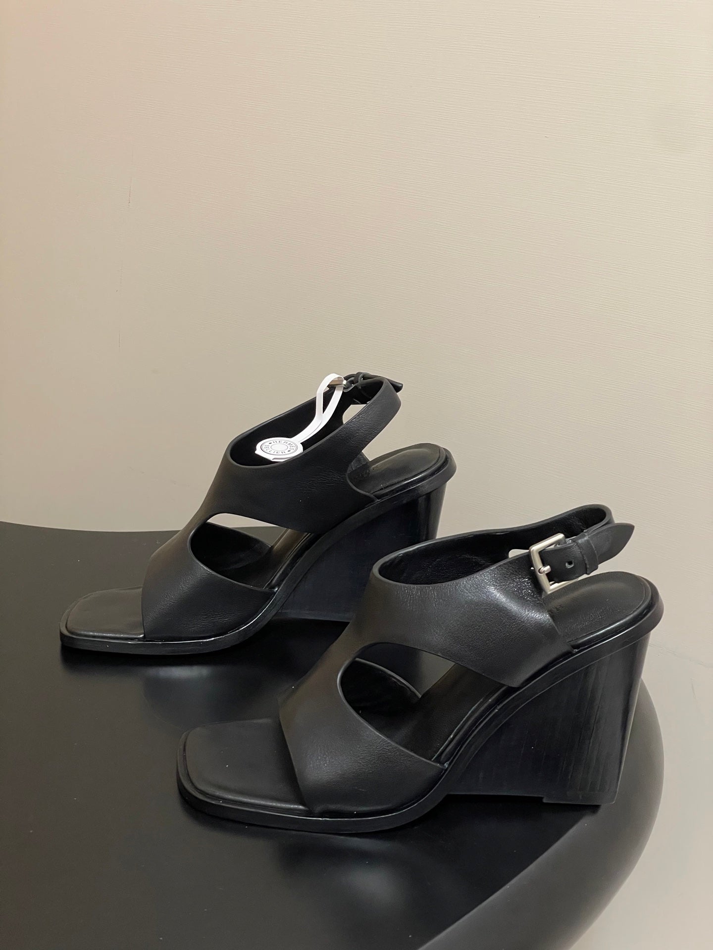 HM 25S KALYA WEDGE SANDAL 100 MM IN BLACK LAMBSKIN