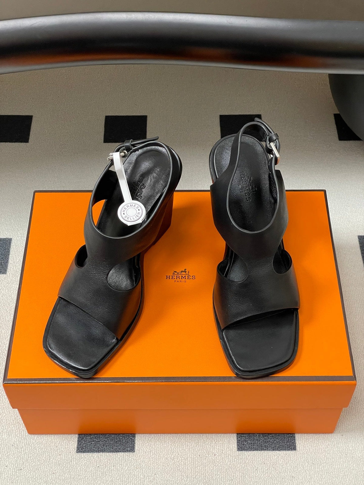 HM 25S KALYA WEDGE SANDAL 100 MM IN BLACK LAMBSKIN