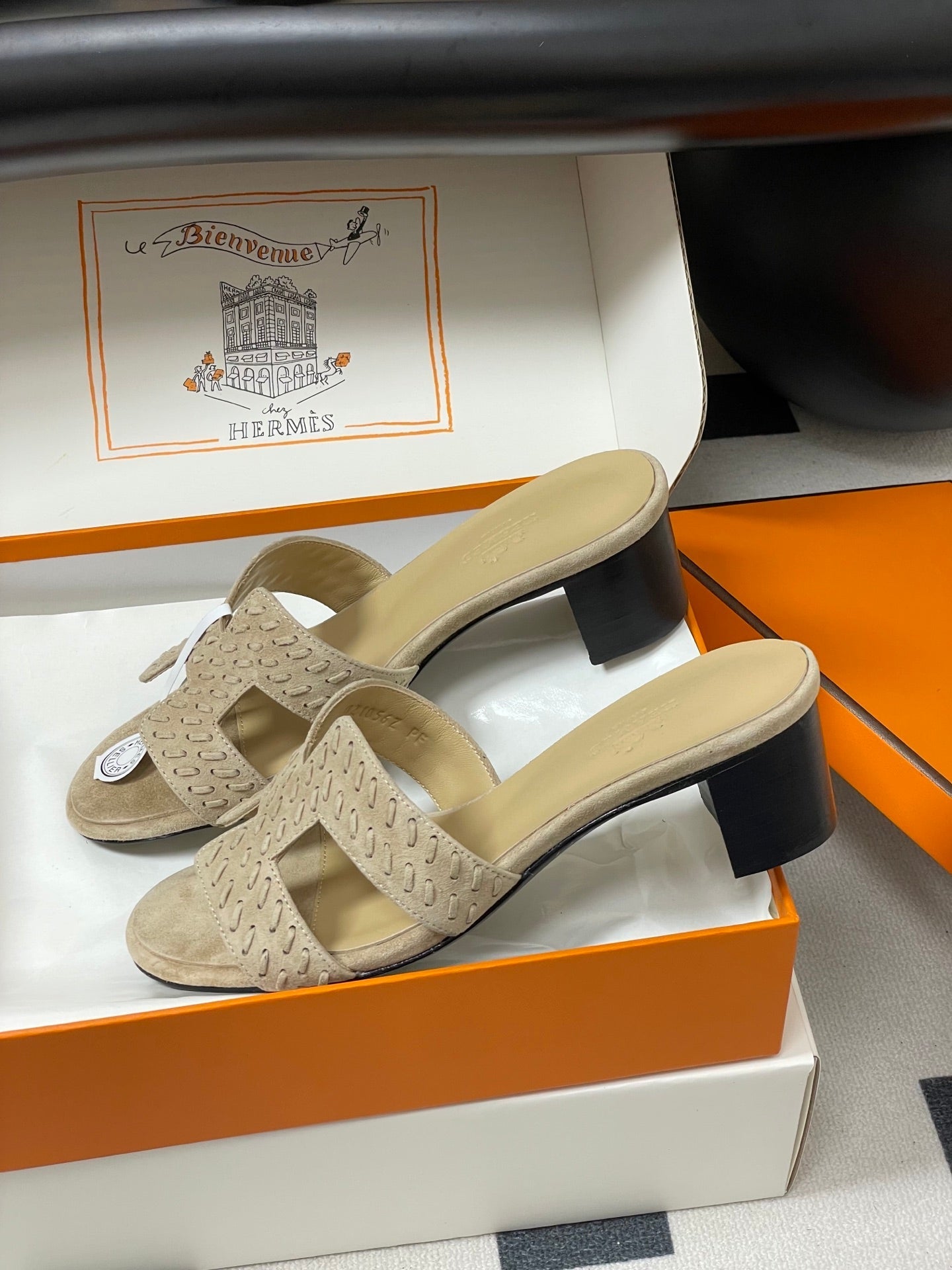 HM 25S ORAN HIGH‑HEEL SANDAL IN BEIGE SUEDE AND LAMBSKIN