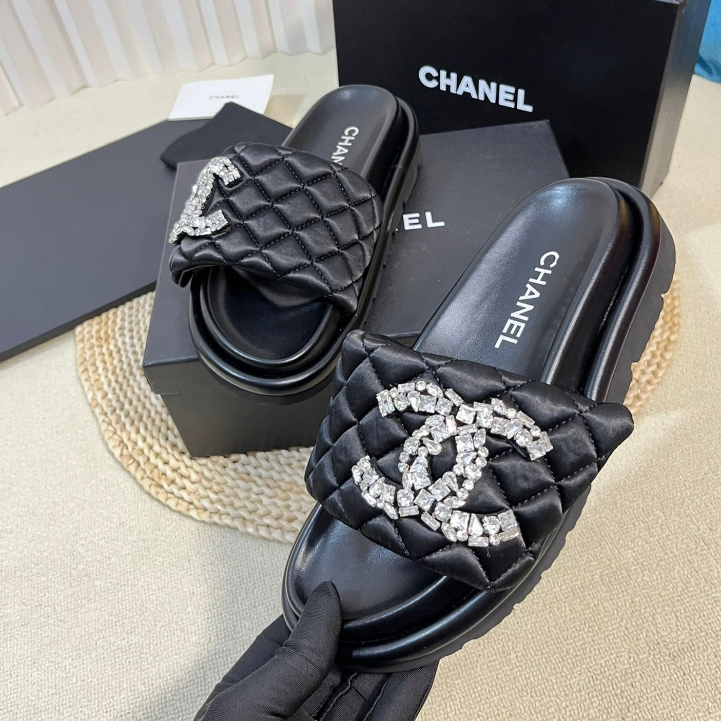 New Style Diamond Buckle Double C Thick Bottom Slippers Black Sheepskin