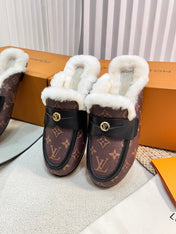 FLAT MULE IN CHESTNUT BROWN MONOGRAM CALFSKIN AND SHEARLING LINING