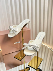 SLIDES SANDALS IN WHITE CALFSKIN BOW IN TRAP