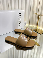 LOEWE 26S LOGO-EMBROIDERED SANDALS IN CAMEL BROWN CALFSKIN