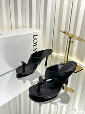 LOEWE 26S HEELED THONG SANDALS 90 MM IN BLACK CALFSKIN