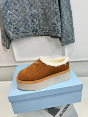 TRIANGLE LOGO MULES IN BRONZE BROWN SUEDE AND SHEARLING LINING