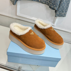 TRIANGLE LOGO MULES IN BRONZE BROWN SUEDE AND SHEARLING LINING