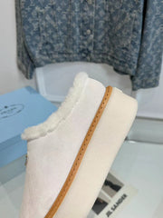 TRIANGLE LOGO MULES IN WHITE SUEDE AND SHEARLING LINING