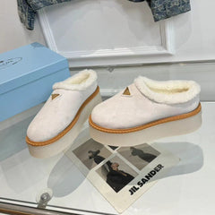 TRIANGLE LOGO MULES IN WHITE SUEDE AND SHEARLING LINING