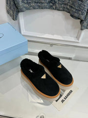 TRIANGLE LOGO MULES IN BLACK SUEDE AND SHEARLING LINING