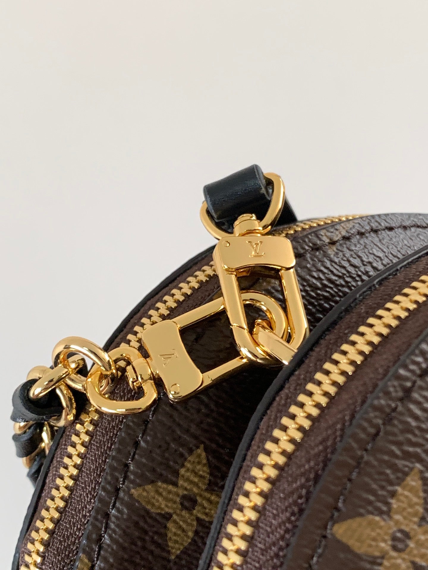 ALMA BE BAG 27 IN BROWN MONOGRAM CANVAS AND COWHIDE