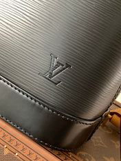 ALMA BB BAG 23 IN BLACK GRAIN EPI COWHIDE