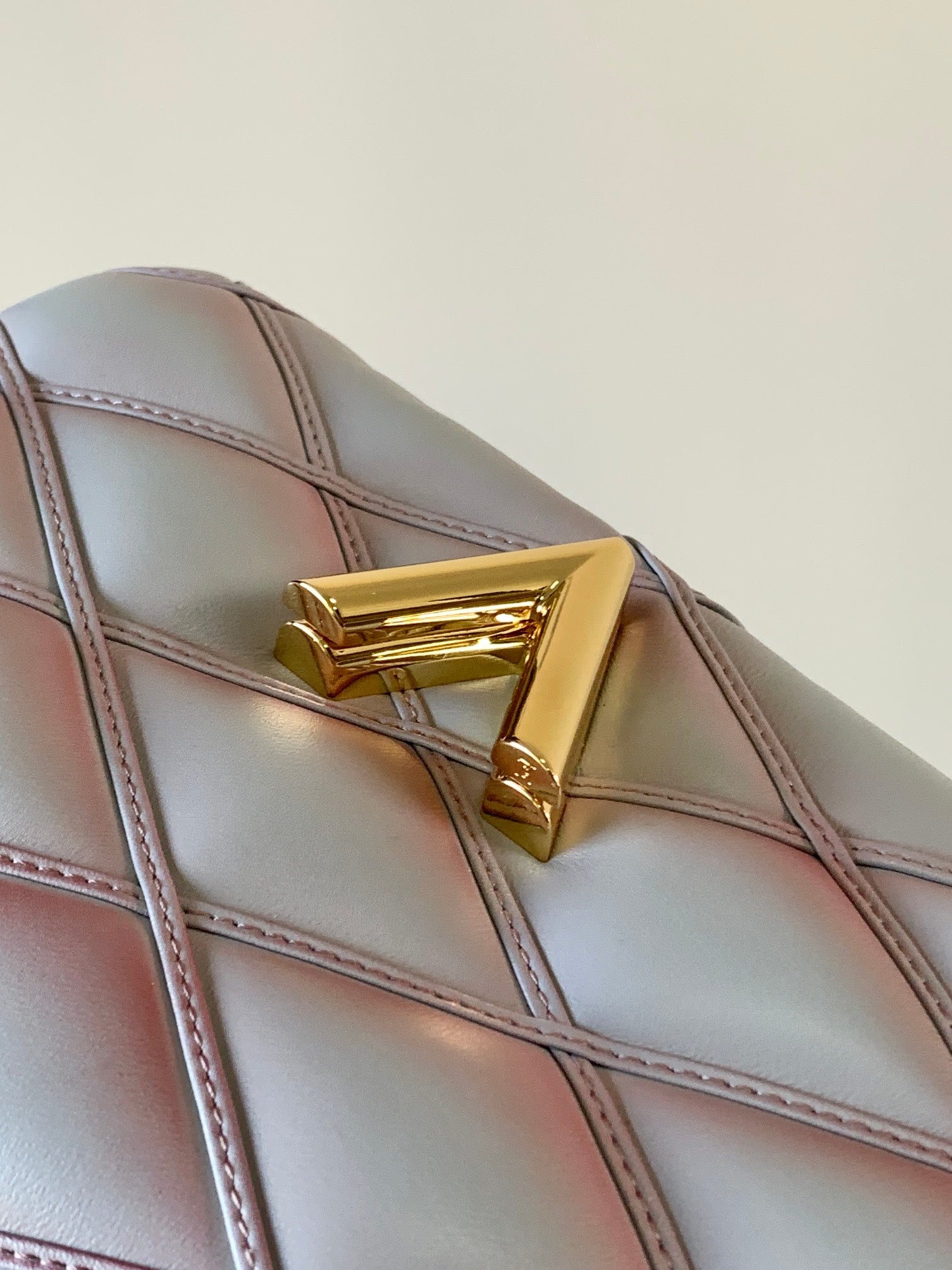 LV 25S GO-14 MM 23 IN LAVENDER GRAY QUILTED LAMBSKIN GOLD HARDWRE