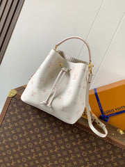 NÉONOÉ 26 IN WHITE AND PINK MONOGRAM CANVAS