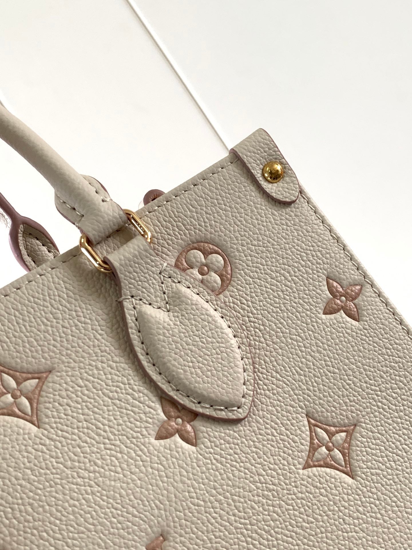ONTHEGO 25 IN WHITE AND PINK MONOGRAM CALFSKIN