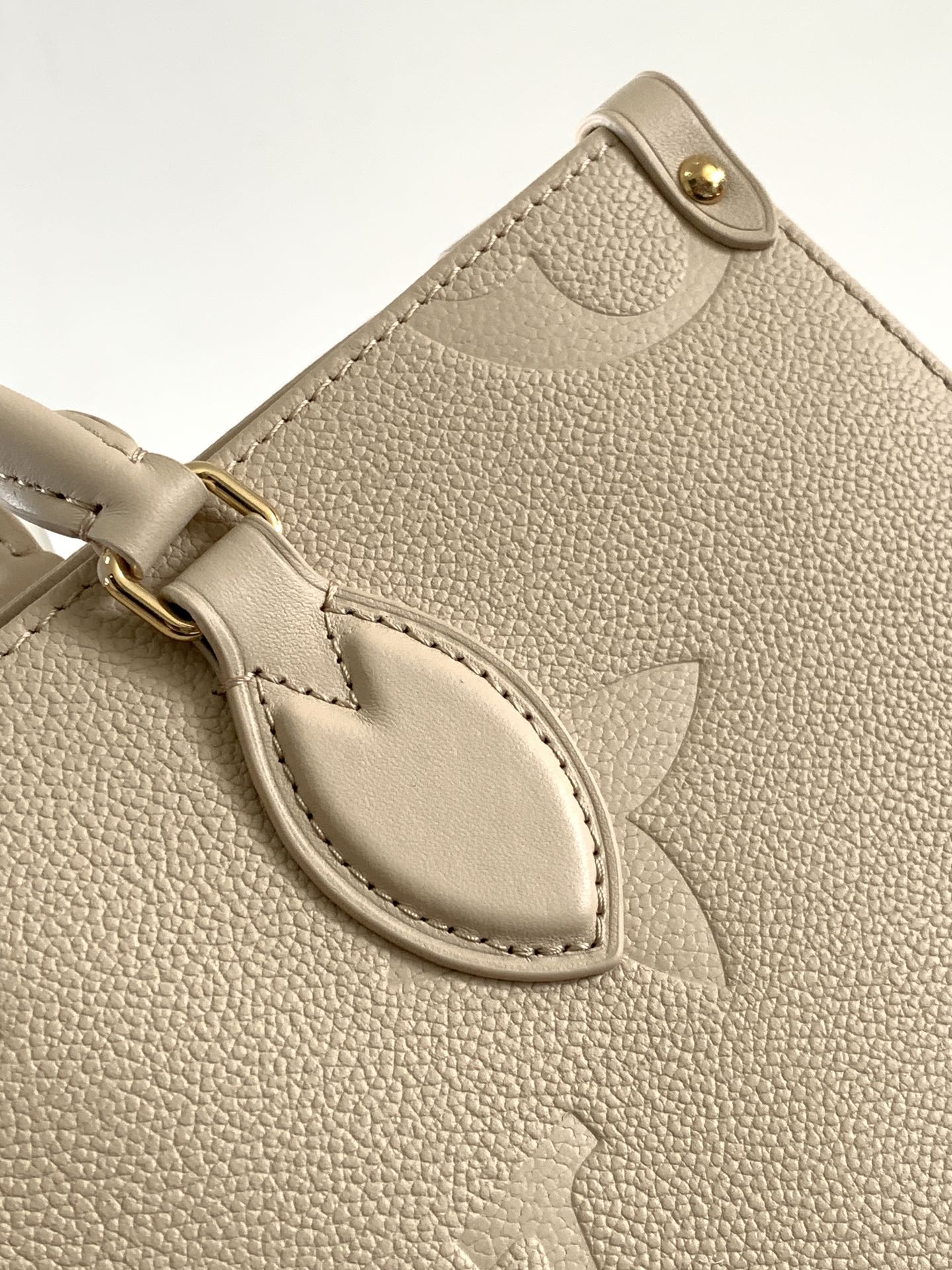 ONTHEGO 35 IN LIGHT BEIGE MONOGRAM CALFSKIN