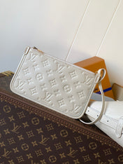 CARRYALL BAG 30 IN WHITE MONOGRAM CALFSKIN GOLD HARDWARE
