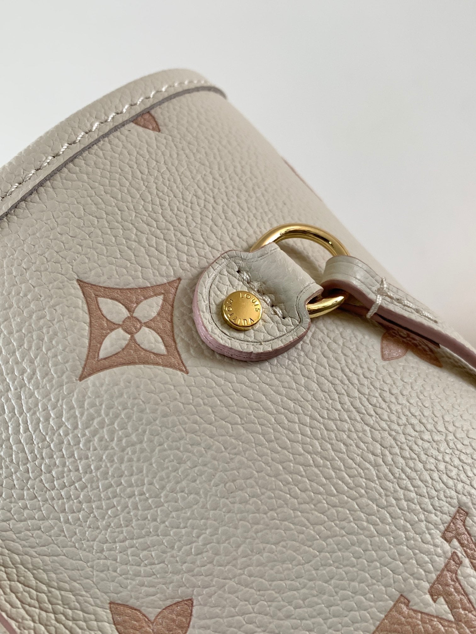 NEVERFULL MM TOTE BAG 32 IN WHITE MIX PINK CALFSKIN