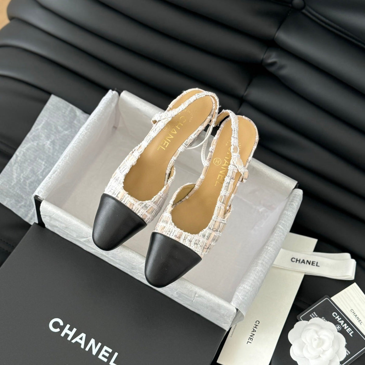 HIGH SLINGBACK IN BEIGE TWEED AND BLACK LAMBSKIN