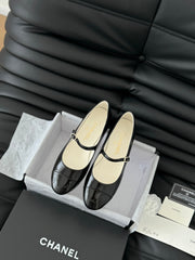 CC MARY JANE SHOES IN BLACK LAMBSKIN WITH GOLD HARDWARE