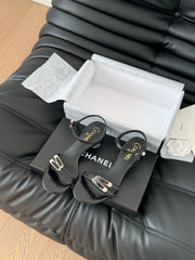 MID-HEEL 35 MM SANDAL IN BLACK SHEEPSKIN