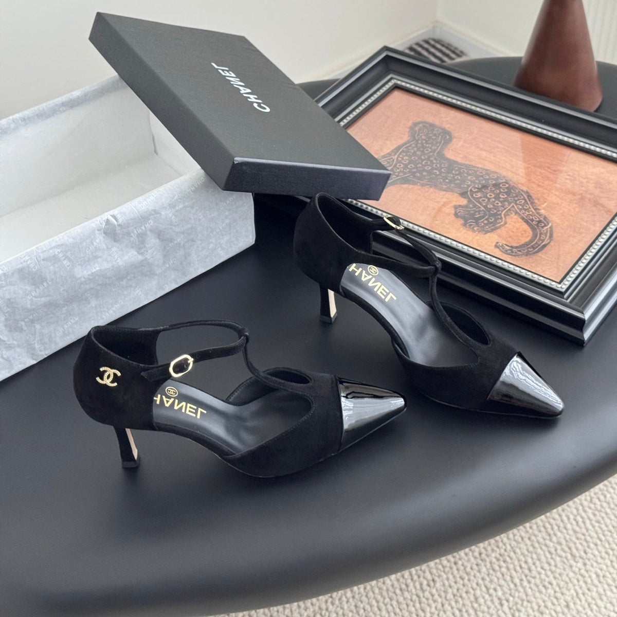 HIGH HEELS WAIST CUTTING IN BLACK SUEDUE MIX GLOSSY