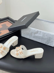 MULE SLIDE SANDALS IN WHITE LAMBSKIN WITH LOGO STICKER DETAIL