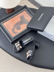 MULE SLIDE SANDALS IN BLACK LAMBSKIN WITH LOGO STICKER DETAIL