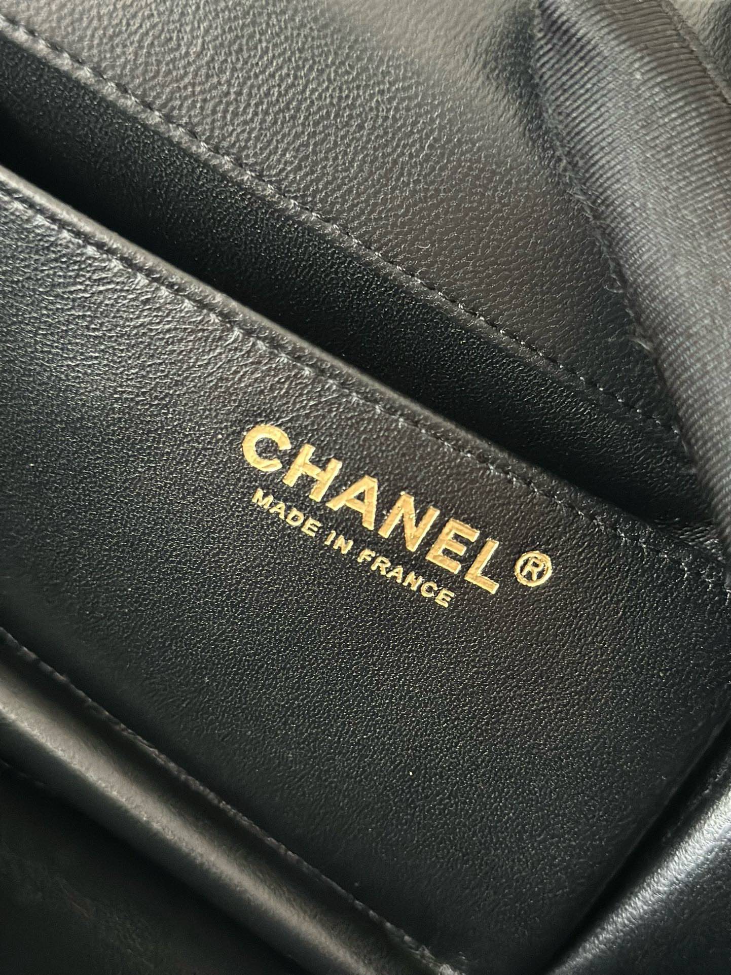 CHANEL 25S CLUTCH 30 IN BLACK CROCODILE-EMBOSSED CALFSKIN