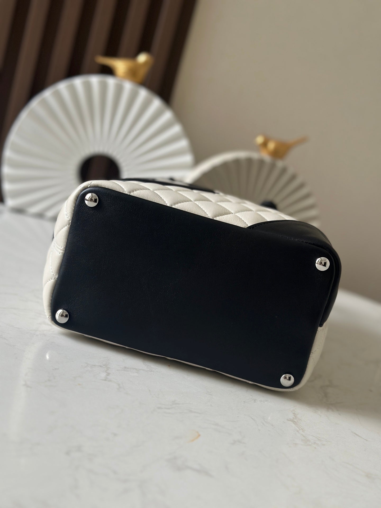 CHANEL 25S CAMBON LIGNE TOTE BAG 24 IN WHITE MIX BLACK CALFSKIN