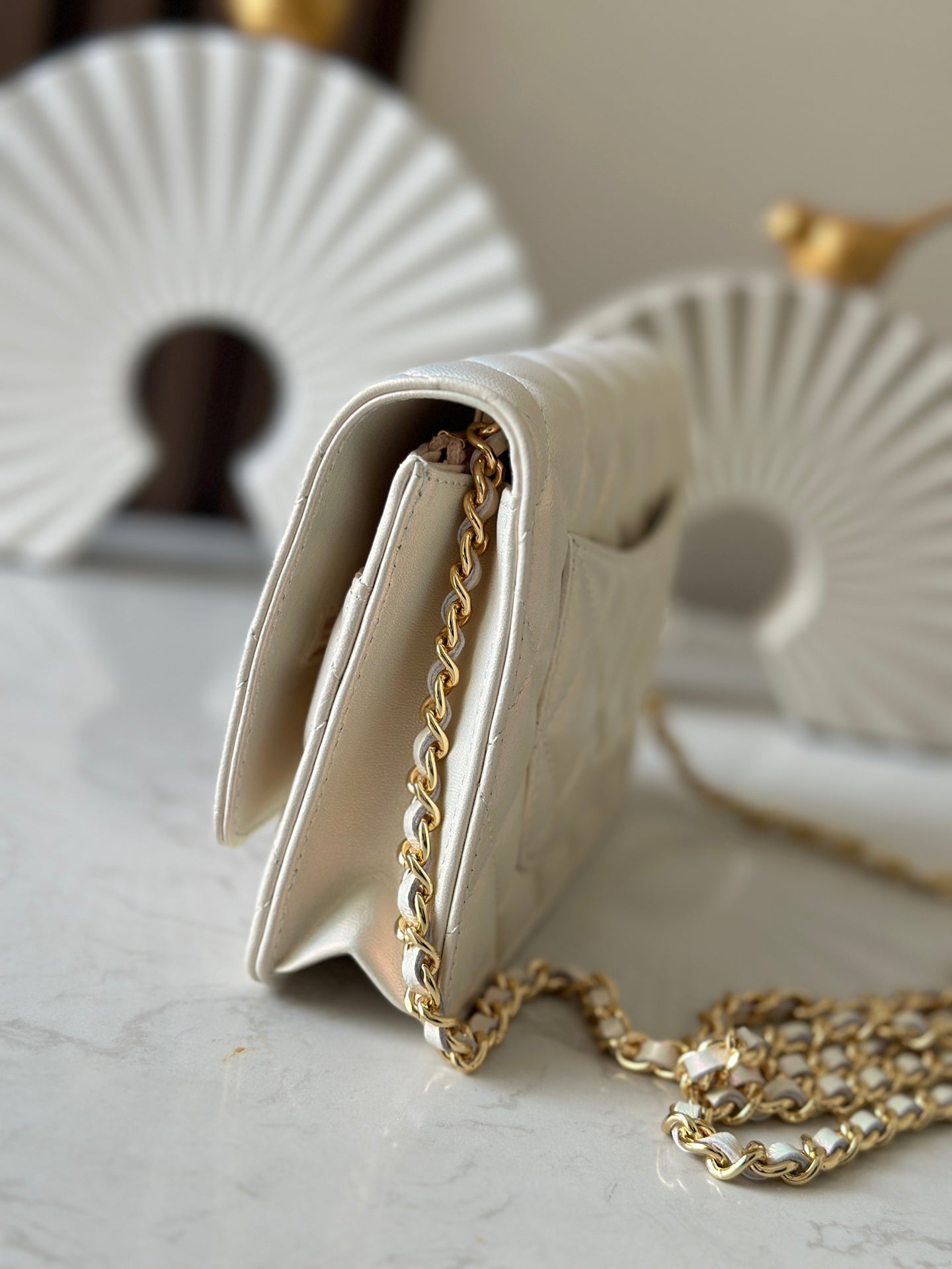 CHANEL 25S WALLET ON CHAIN 19 IN PEARL WHITE LAMBSKIN