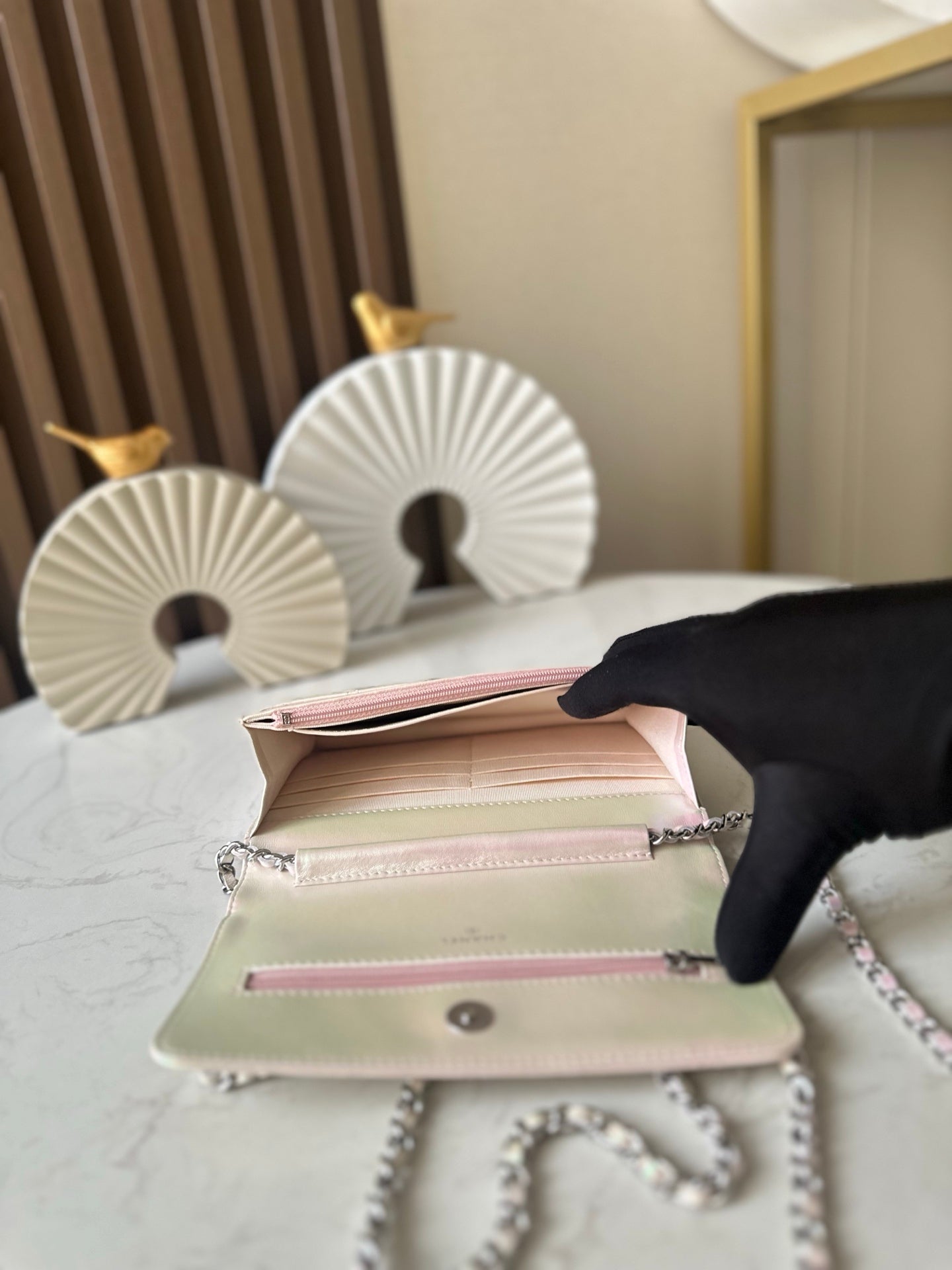 CHANEL 25S WALLET ON CHAIN 19 IN PEARLESCENT PINK WHITE LAMBSKIN