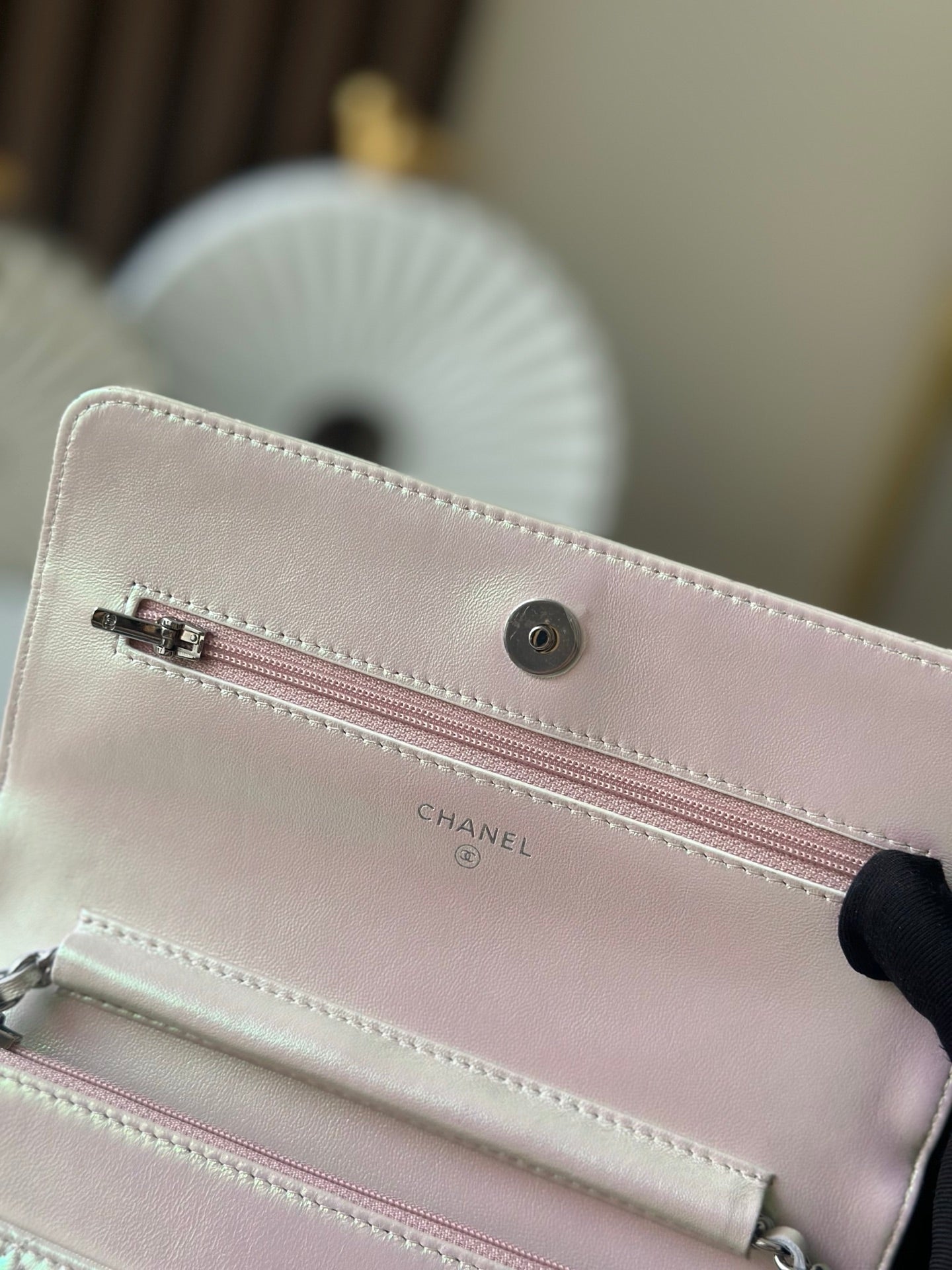 CHANEL 25S WALLET ON CHAIN 19 IN PEARLESCENT PINK WHITE LAMBSKIN