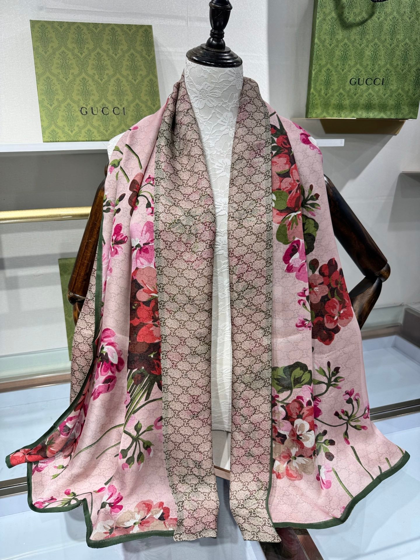 GUCCI 25S SCARF 180 IN SILK 737207