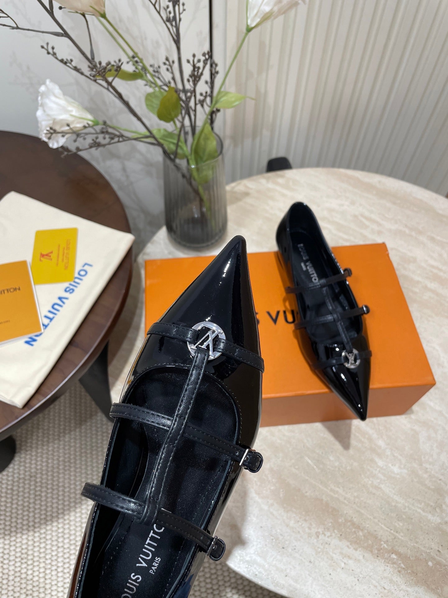 POINTED-TOE TRIPLE-STRAP BALLET FLAT IN BLACK PATENT CALFSKIN